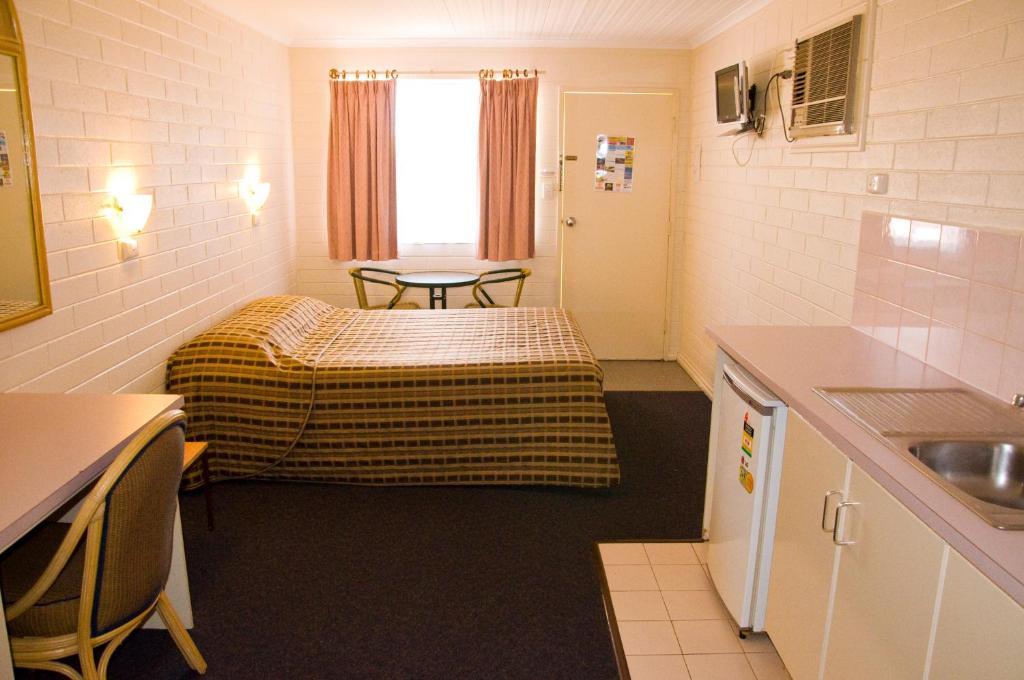 ينابيع أليس White Gum Motel الغرفة الصورة