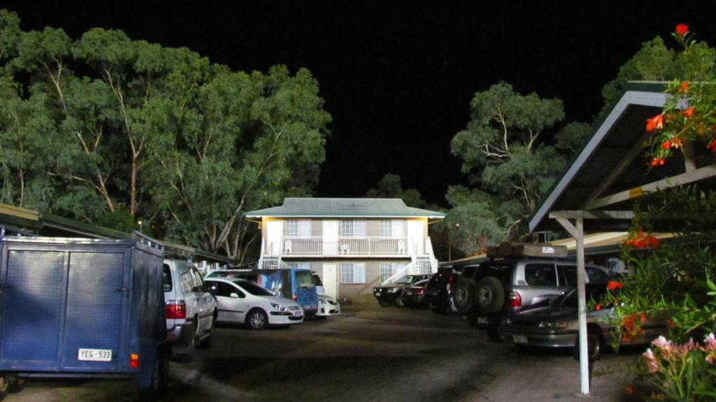 ينابيع أليس White Gum Motel الغرفة الصورة